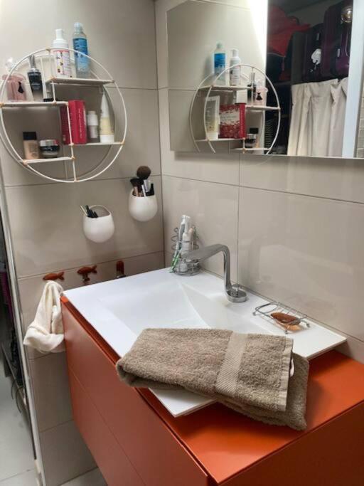 Apartamento Loft Au Coeur De Nimes Exterior foto